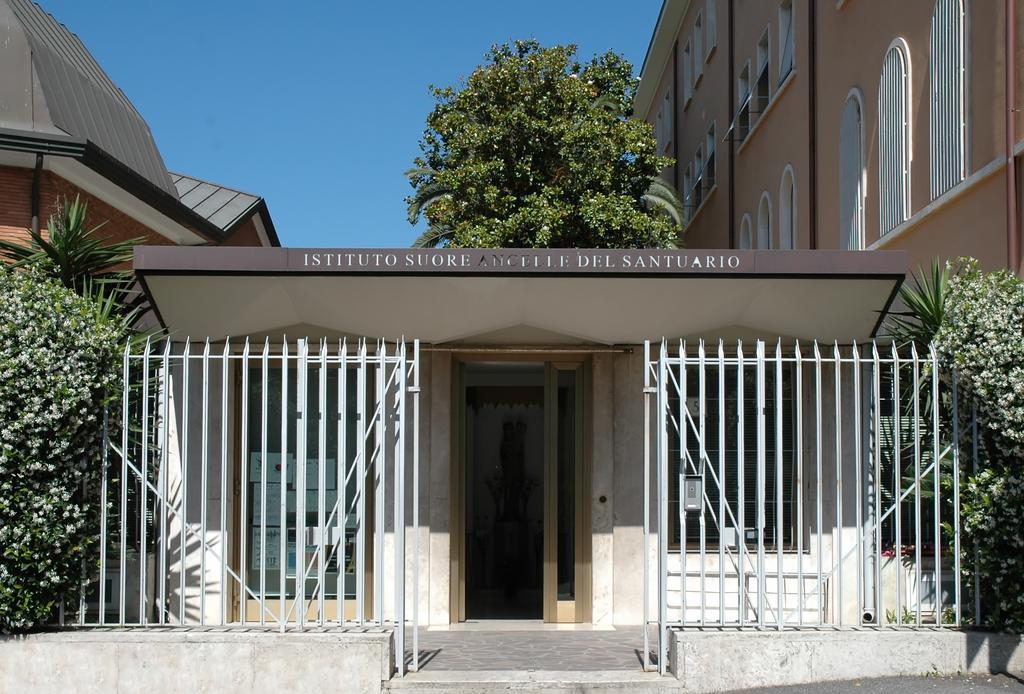 Casa Religiosa Per Ferie Ancelle Del Santuario Ξενοδοχείο Ρώμη Εξωτερικό φωτογραφία